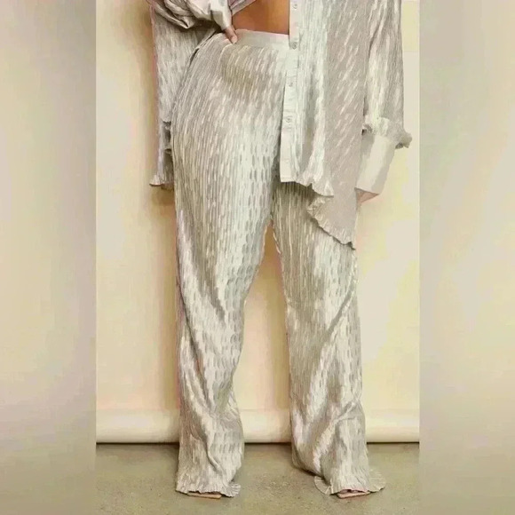 Plus Oatmeal Plisse Wide Leg Pants - Picture 3 of 3